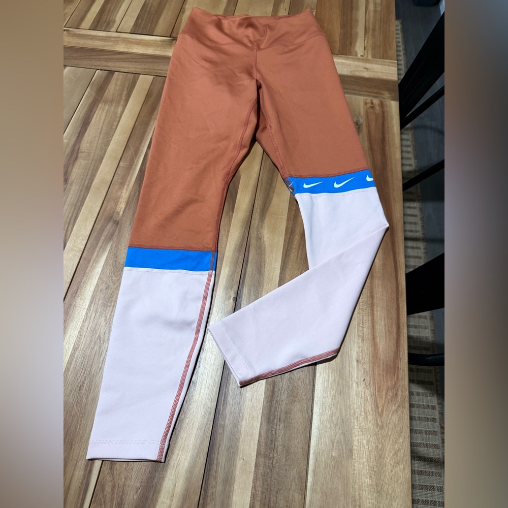 Nike dri fit women’s Nike color block leggings XS